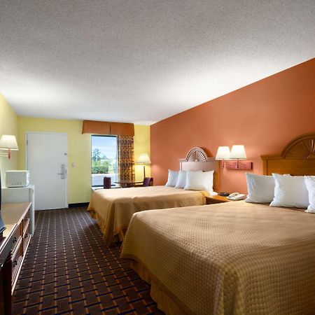 Days Inn By Wyndham Richburg Kültér fotó